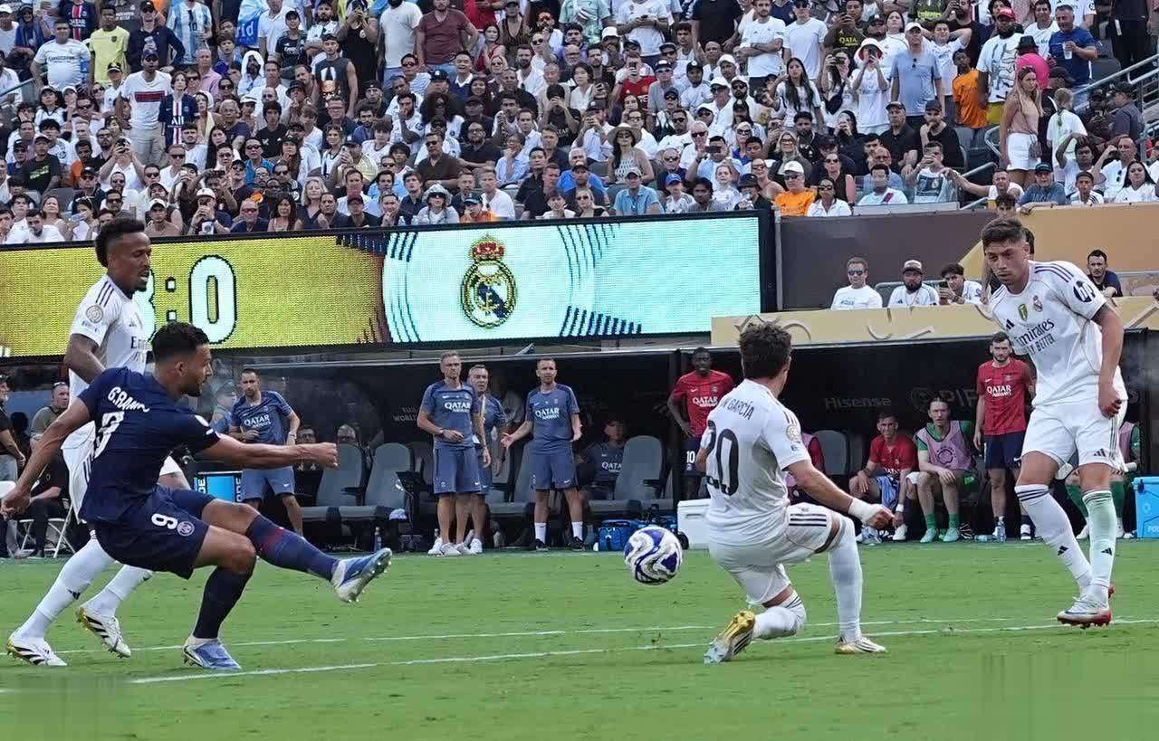 包含巴黎圣日耳曼大胜，内马尔双响助球队晋级的词条