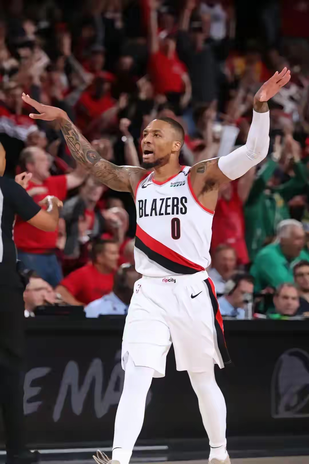 包含雷霆惨败开拓者，利拉德砍下全场最高得分的词条