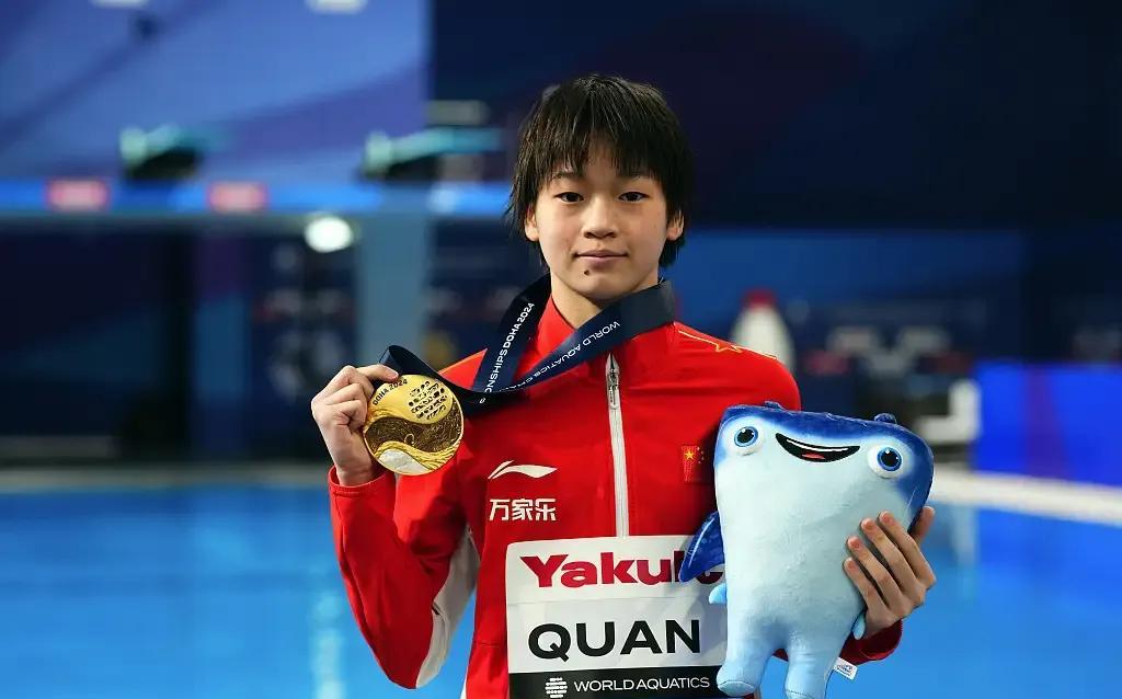 包含出色表现，运动员赛场夺冠！的词条