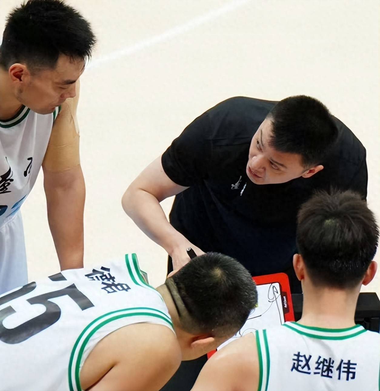 关于教练组合人事调整！CBA球队又一次动荡的信息