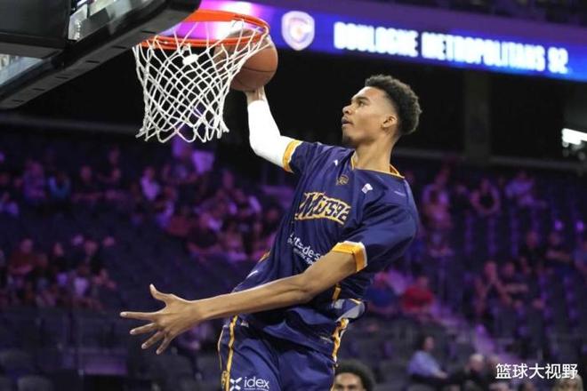 开云体育app-深圳队翻盘马刺，戈贝尔高光表现的简单介绍