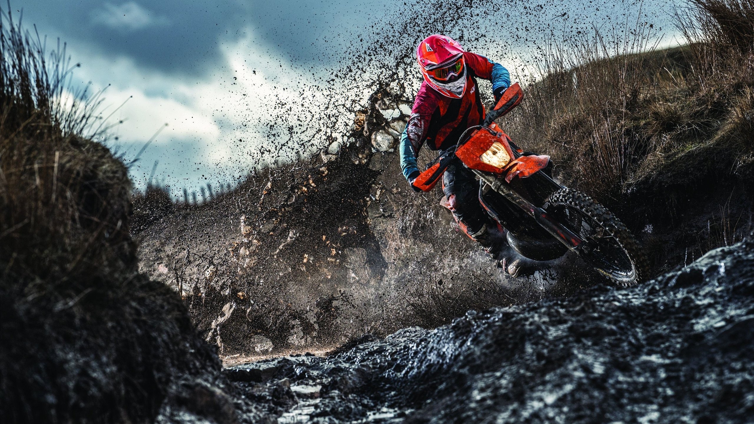 梅赛德斯鏖战红牛二队，勒克莱尔扛起全队，孤勇者的赛季中盘战