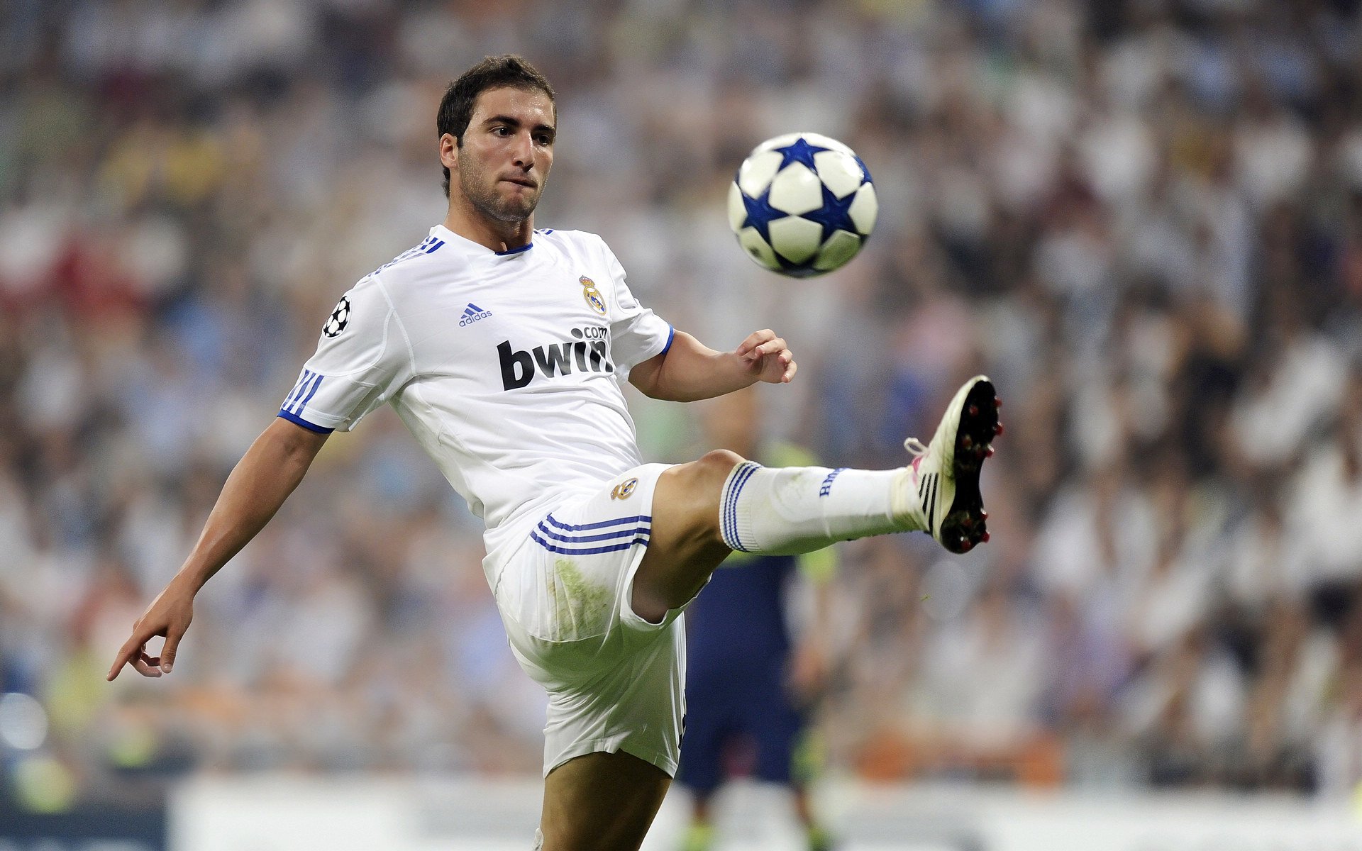 开云在线直播-塞维利亚的战术完胜与坎特的火热状态，一场定义赛季的胜利